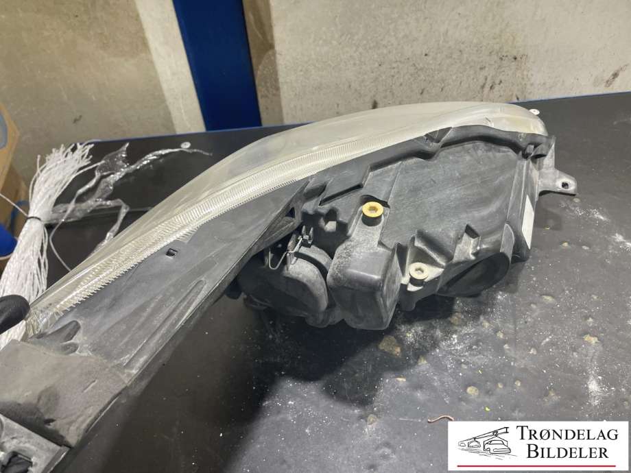 Frontlykt venstre xenon til Ford C-Max 2010-2015 (Type II, Fase 1) (AM51-13006-AF|1801887|)