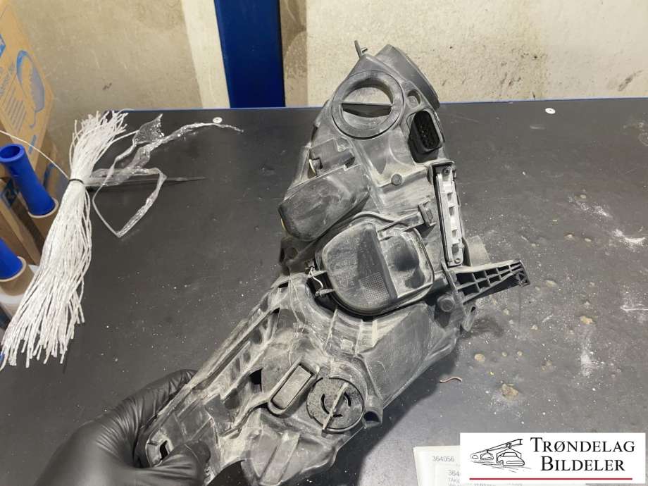 Frontlykt venstre xenon til Ford C-Max 2010-2015 (Type II, Fase 1) (AM51-13006-AF|1801887|)