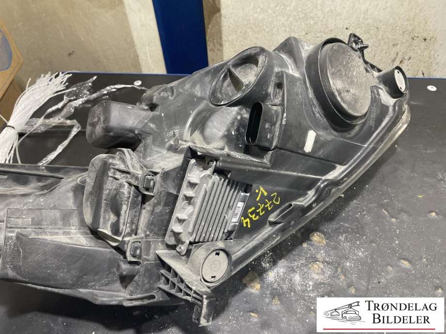 Frontlykt venstre xenon til Ford C-Max 2010-2015 (Type II, Fase 1) (AM51-13006-AF|1801887|)