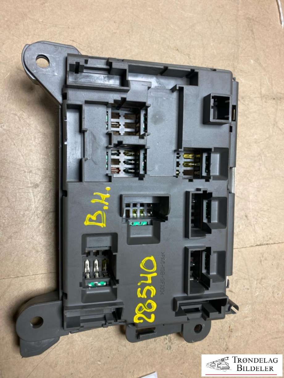 Sikringsboks bagasjerom til BMW X5 2007-2013 (E70) (E70) (518954020A|)