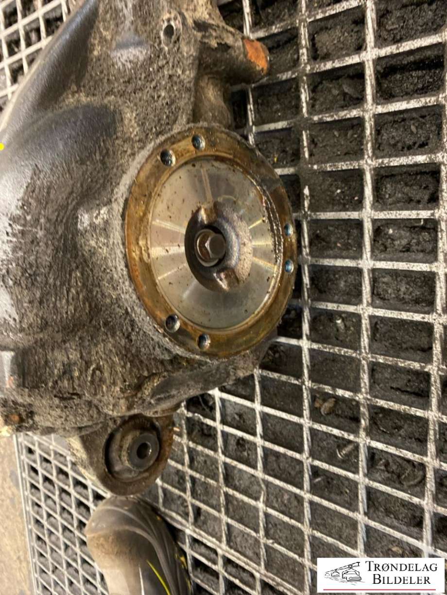 Kardang klokke foran til Nissan Terrano 2000-2004 (Fase 3) (R20) (R20) (33100G2302|)