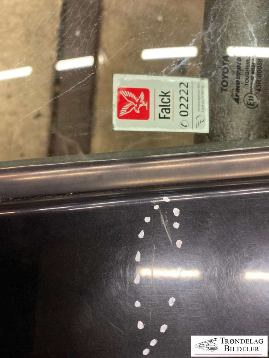 Dør høyre foran til Toyota Hilux 2006-2011 (670010K060|)