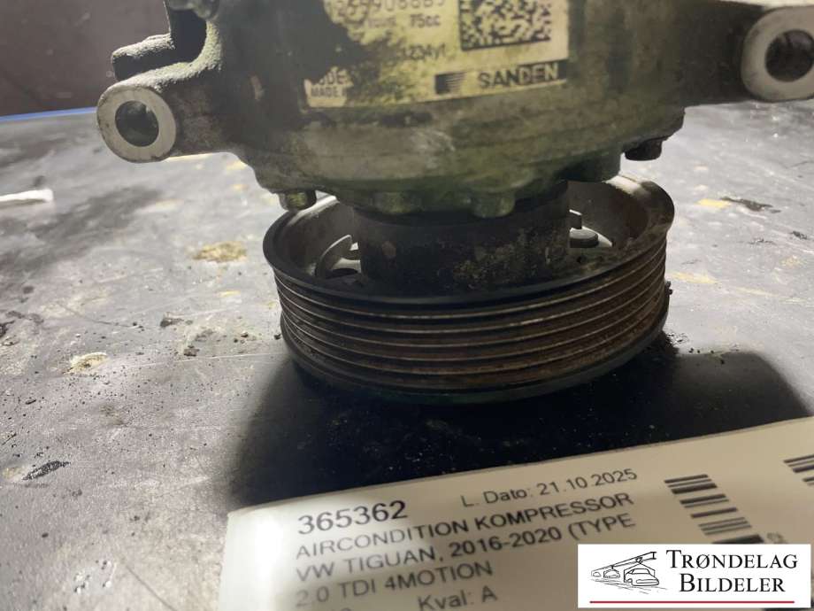 Aircondition kompressor til VW Tiguan 2016-2020 (Type II, Fase 1) (890607|5Q0 816 803 D|5Q0816803|5Q0816803B|5Q0816803C|5Q0816803D|5Q0816803H|5Q0816803J|5Q0816803Q|5Q0820803P|5Q0 820 803 Q)