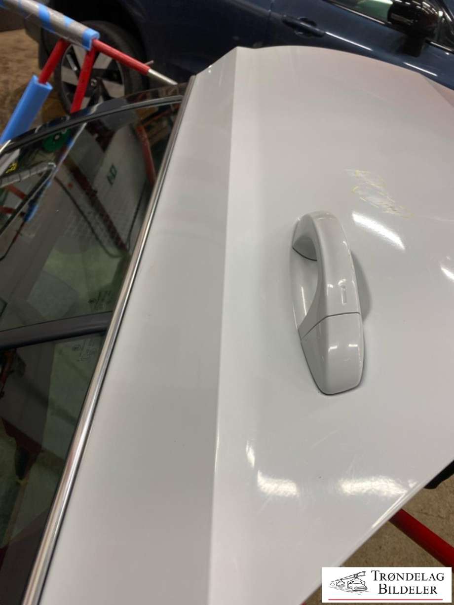 Dør høyre bak til Škoda Superb 2015-->> (Type III)  (3V9 833 056 B|)