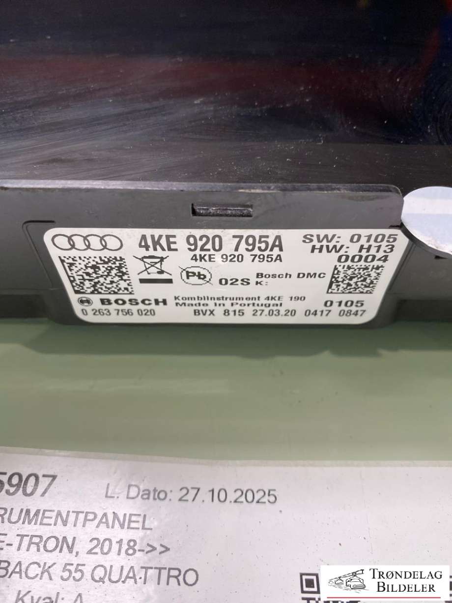 Instrumentpanel til Audi e-tron 2018-->>  (4KE 920 795 A|)