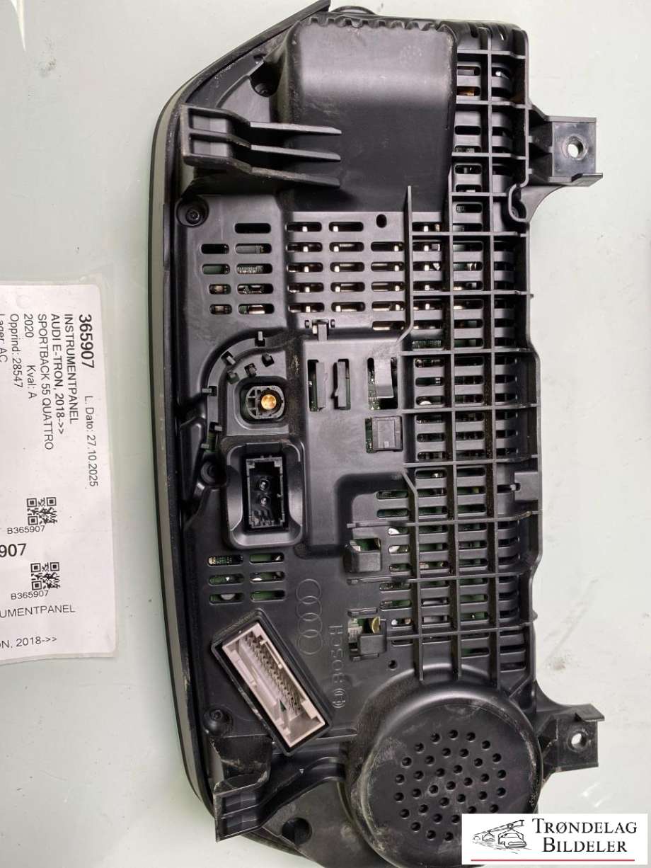 Instrumentpanel til Audi e-tron 2018-->>  (4KE 920 795 A|)