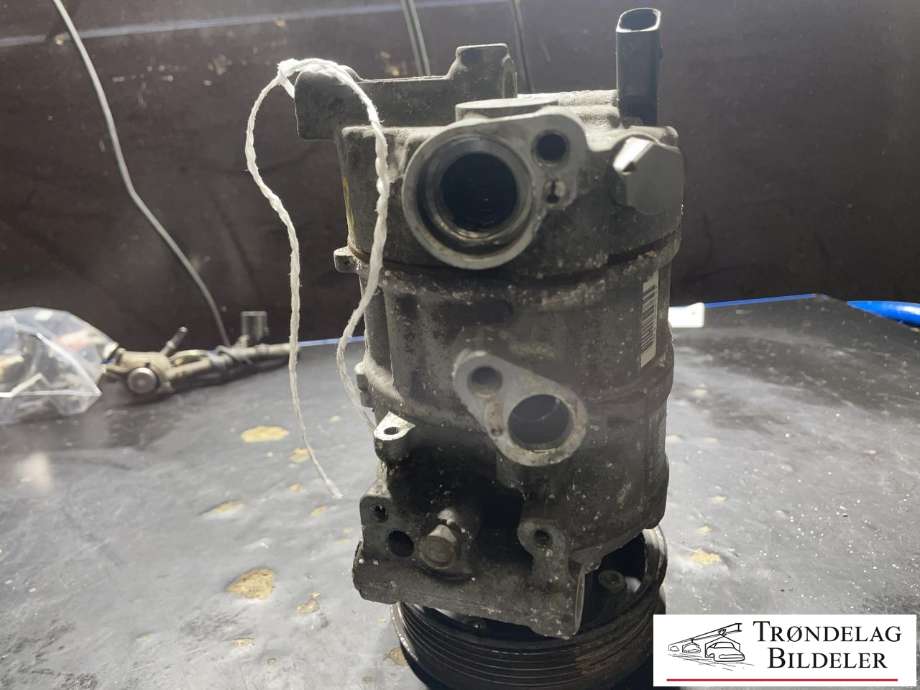 Aircondition kompressor til VW Transporter / Caravelle 2015-2019 (T6) (T6) (5Q0820803F|5Q0820803K|890632|5Q0820803D|5Q0820803J|5Q0820803G|1K0820803A|1K0820803B|1K0 820 859 F|1K0 820 859 S|1K0820803L|1K0820803M|5Q0820803M|1K0820803G|1K0820803J|1K0820803K|1K0820803N|1K0820803P|1K0820803Q|1K0820803S|5K0820803|5K0820803A|5K0820803B|5K0820803C|5K0820803D|5K0820803E|5K0820803F|5K0820803G|5K0820803H|5K0820803J|5K0820803K|5N0820803|890633|5N0820803C|1K0 820 808 B|5N0820803H)