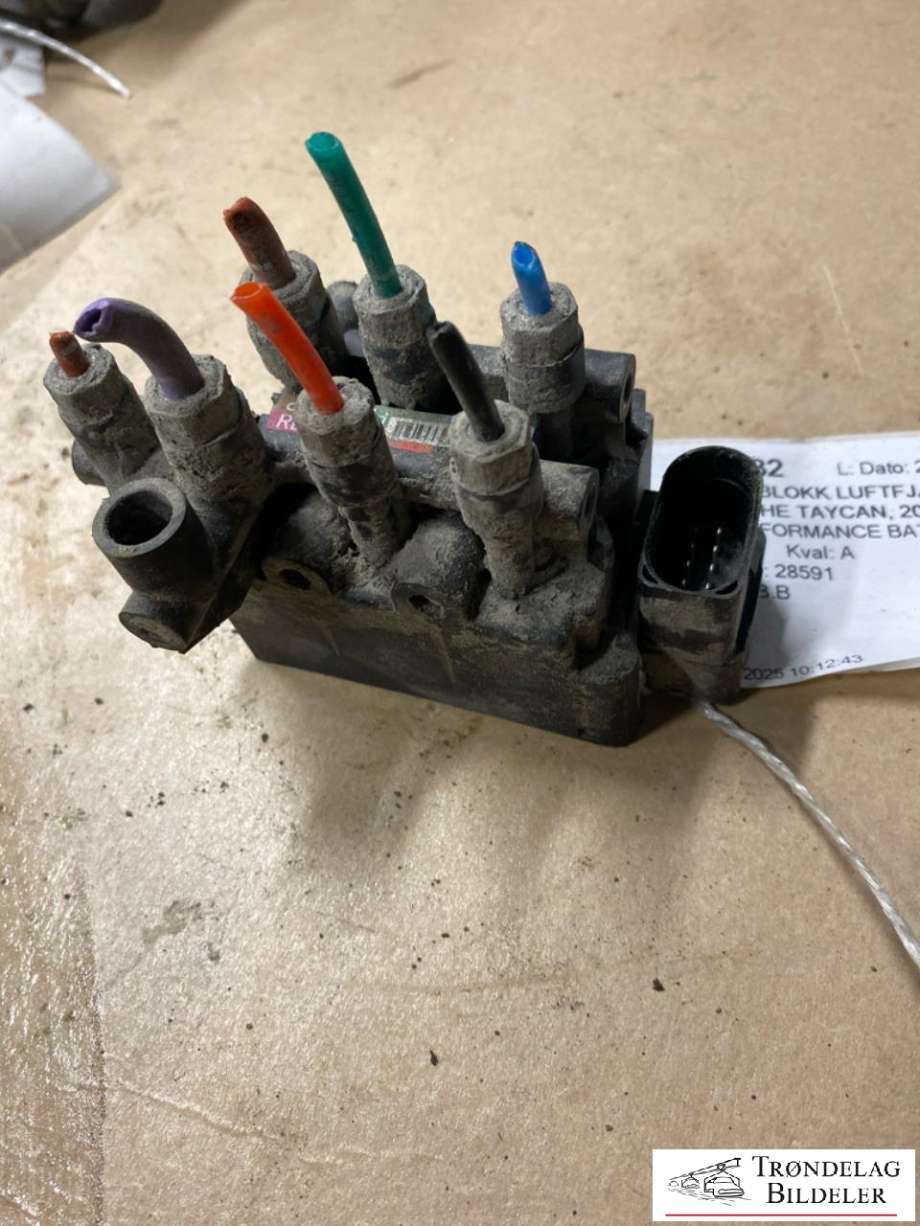 Ventilblokk luftfjæring til Porsche Taycan 2019-->> (971616013C|971 616 056 C|)