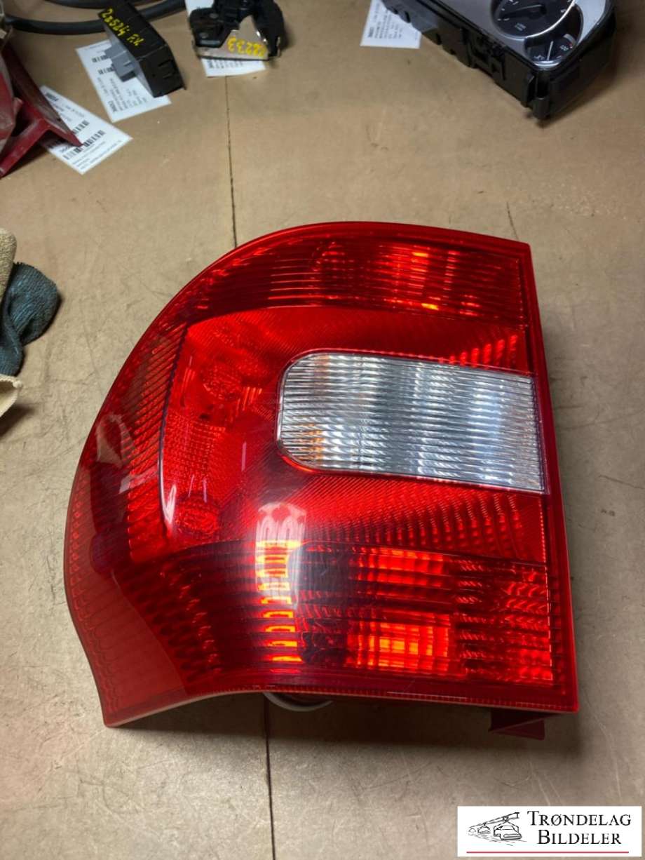 Baklykt høyre til Škoda Yeti 2009-2013 (Fase 1) (5L0945112|)