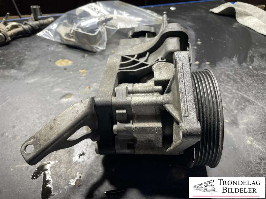 Servo pumpe mekanisk til Mercedes E-Klasse 2009-2013 (Fase 1) (W212) (W212) (A0064664701|A0064664601|A0064661501|0064661501|0064662601|0064664701)