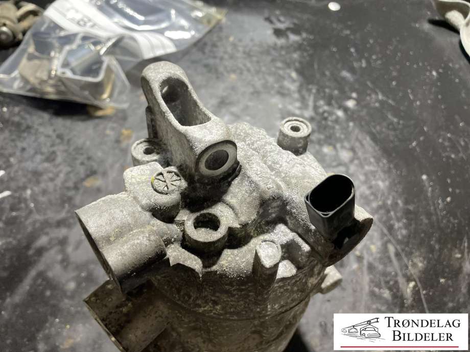 Aircondition kompressor til Škoda Octavia 2017-2020 (Type III, Fase 2)  (890607|5Q0 816 803 D|5Q0816803|5Q0816803B|5Q0816803C|5Q0816803D|5Q0816803H|5Q0816803J|5Q0816803Q|5Q0820803P|5Q0 820 803 Q)