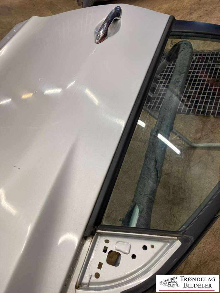 Dør høyre foran til Hyundai Ix35 2010-2015  (760042Y011|)