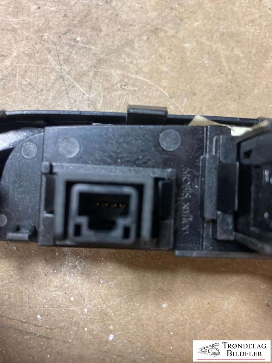 Bryter nødblink til Hyundai Ix35 2010-2015 (937902S100BLH|)