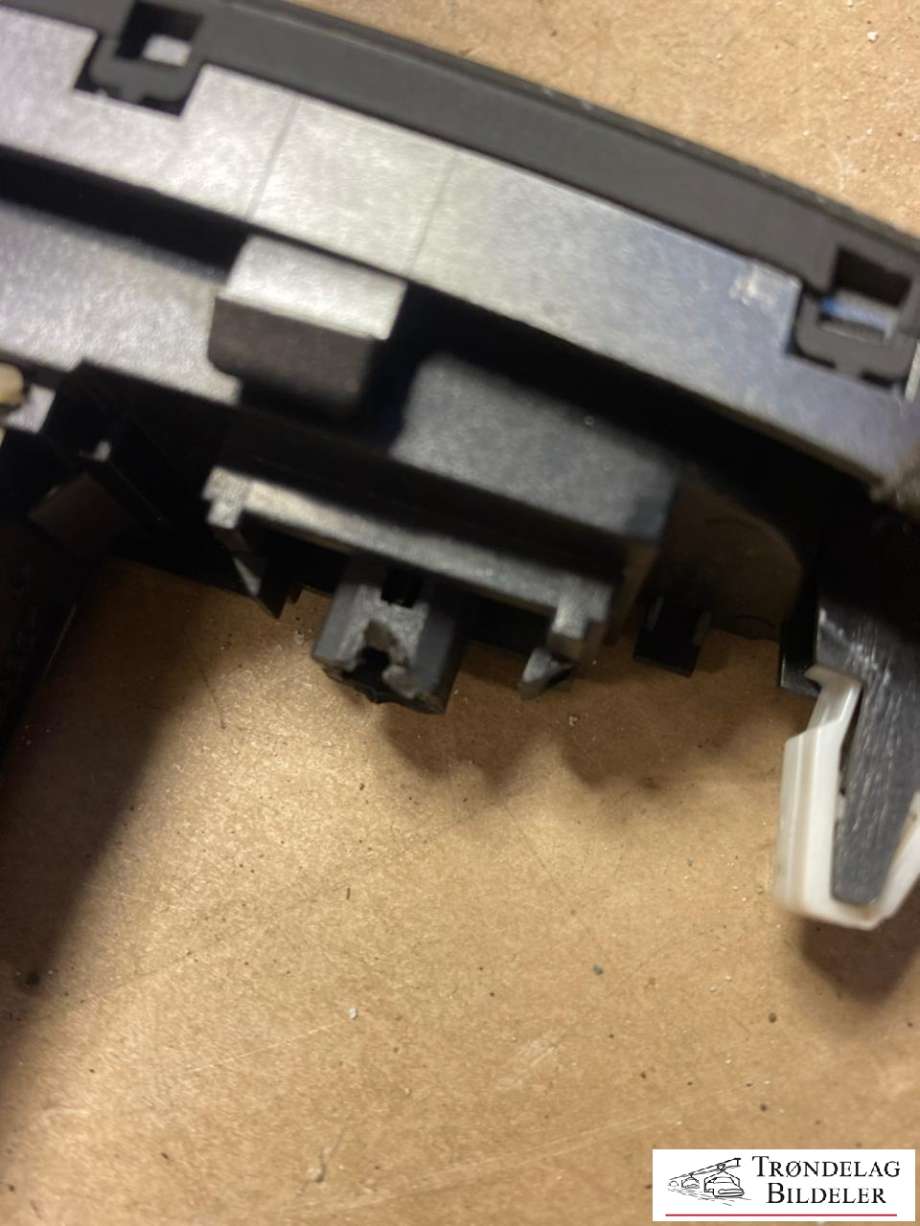 Bryter nødblink til Hyundai Ix35 2010-2015 (937902S100BLH|)