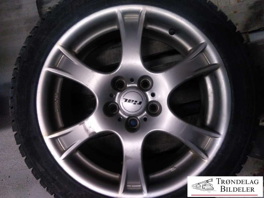 Hjulsett aluminium vinter til Škoda Octavia 2013-2016 (Type III, Fase 1) (ROYALSTUD 2 , ROYALBLACK|225/45-R17| 94H| 7X17| 5X112 /ET46/CB 57.1 MM|6-7MM MØNSTERDYBDE|PROD 28/2024)