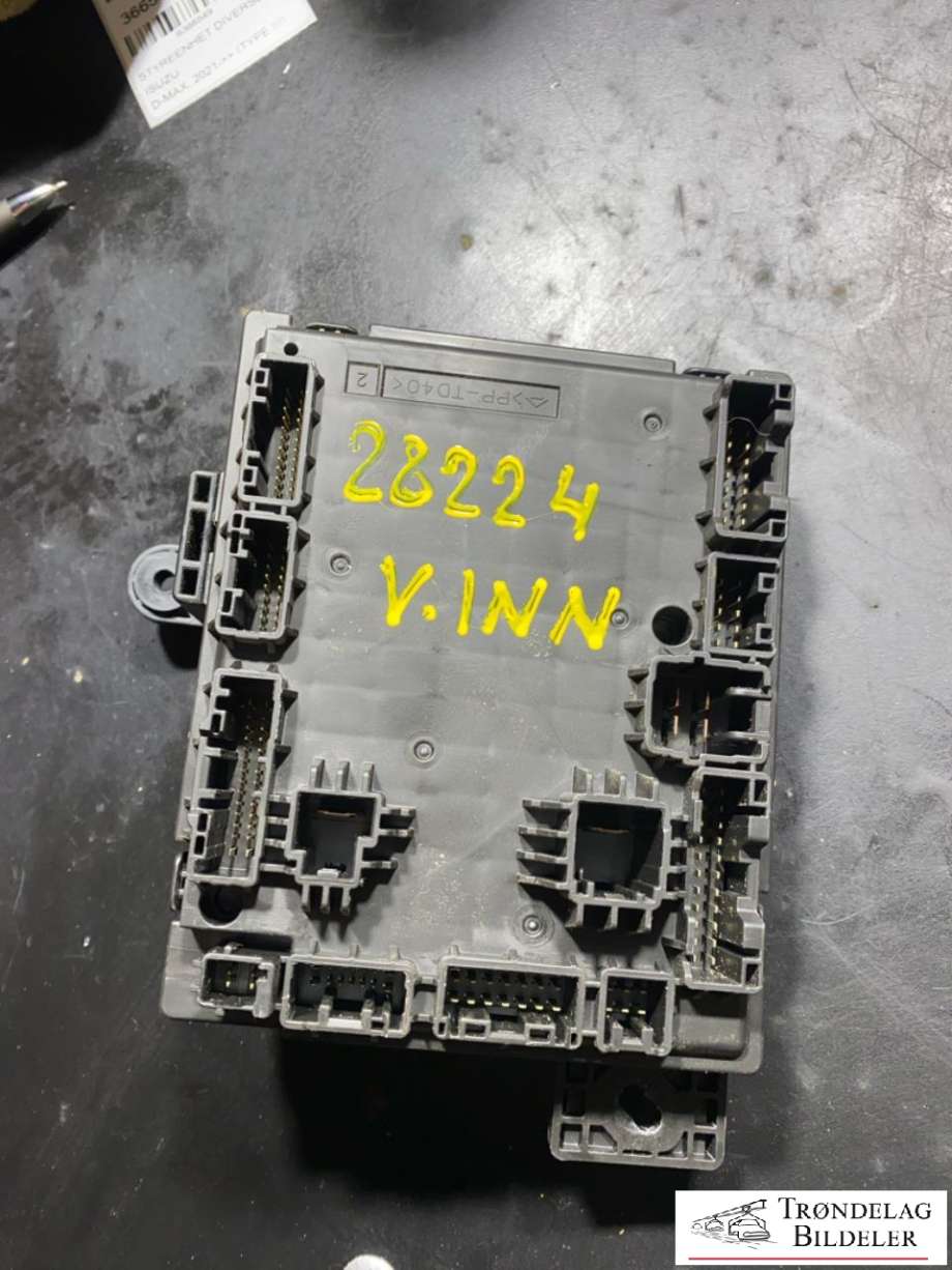 Sikringsboks kupe til Isuzu D-Max 2021-->> (Type III)  (8975428612|)