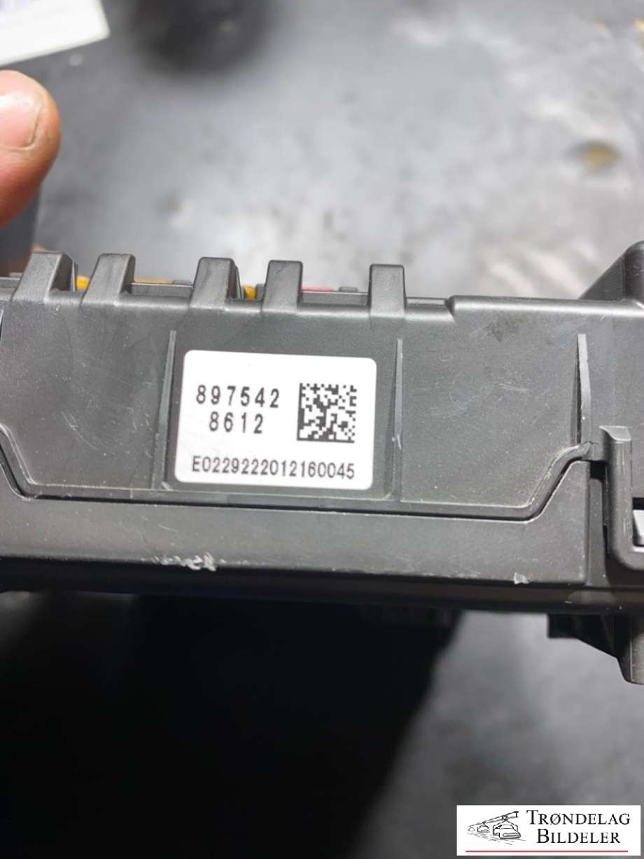 Sikringsboks kupe til Isuzu D-Max 2021-->> (Type III)  (8975428612|)