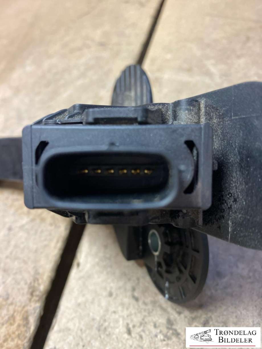 Pedal gass til Isuzu D-Max 2021-->> (Type III)  (8983793050|)