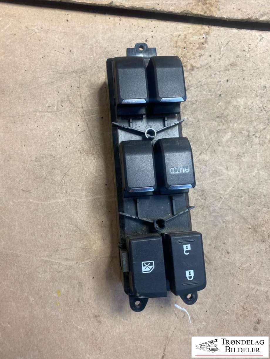 Bryter ruteheis førerdørspanel til Isuzu D-Max, 2021-->> (Type III) (8974785472)