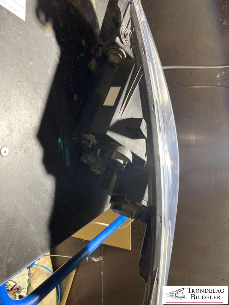 Frontlykt høyre halogen til Hyundai Veloster 2011-2015  (921022V160|92102-2V160|)