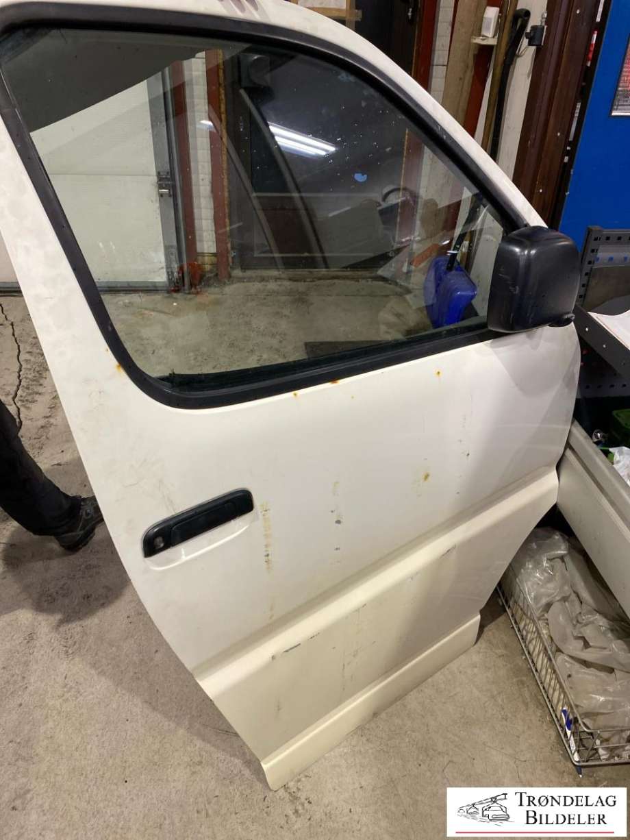 Dør høyre foran til Toyota Hiace, 2001-2006 (Fase 2)  (67001-26180)