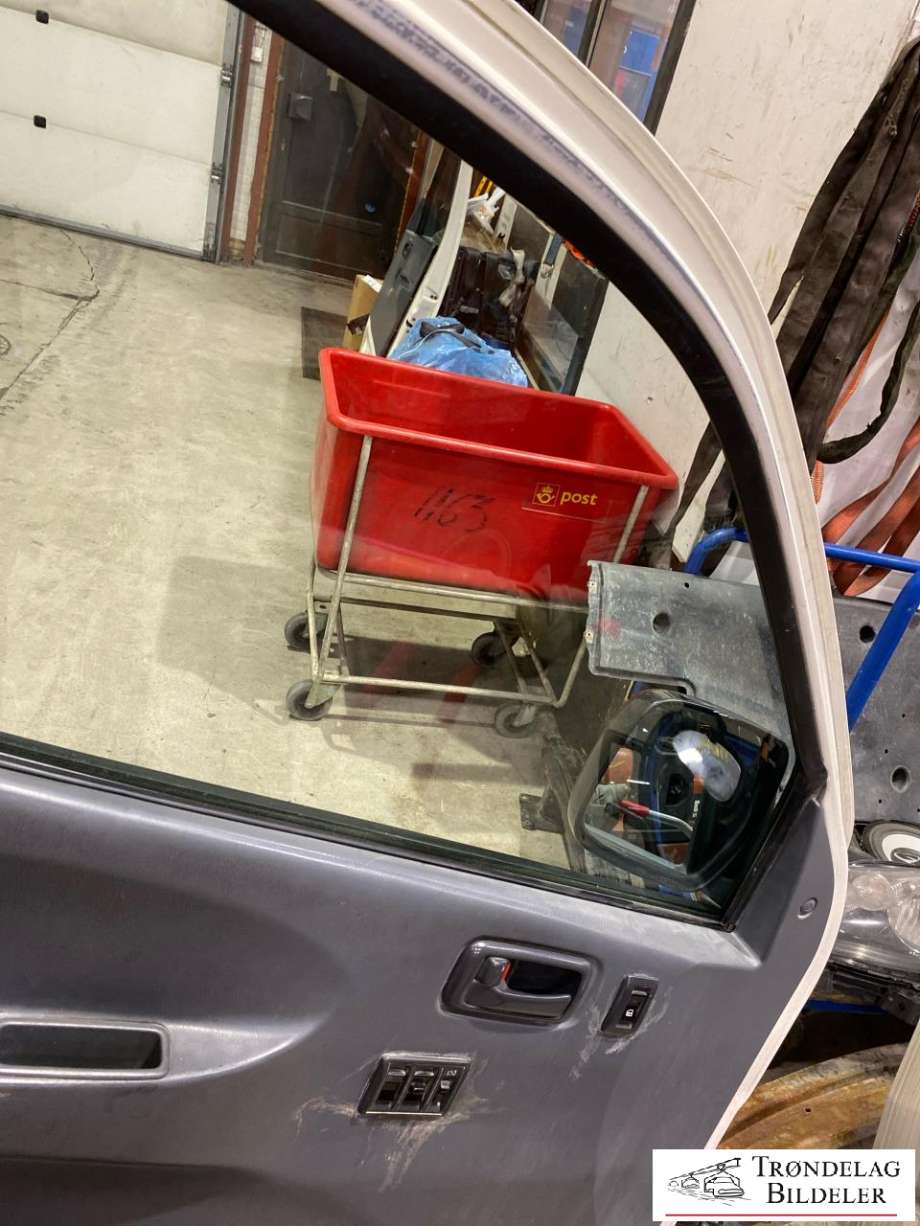 Dør venstre foran til Toyota Hiace 2001-2006 (Fase 2)  (67002-26180|6700226180|)