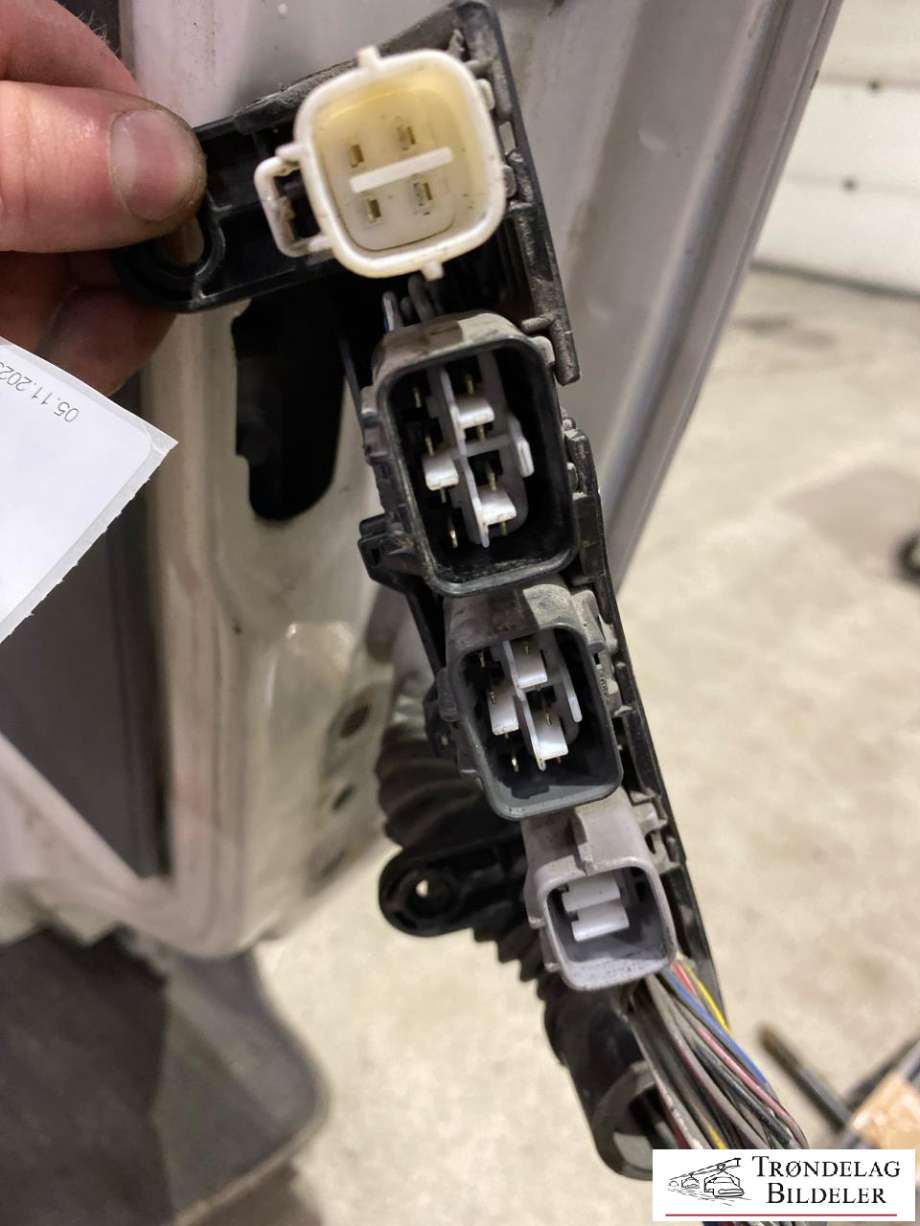 Dør venstre foran til Toyota Hiace 2001-2006 (Fase 2)  (67002-26180|6700226180|)