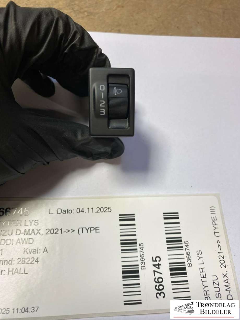 Bryter lys til Isuzu D-Max, 2021-->> (Type III) (8983945232)