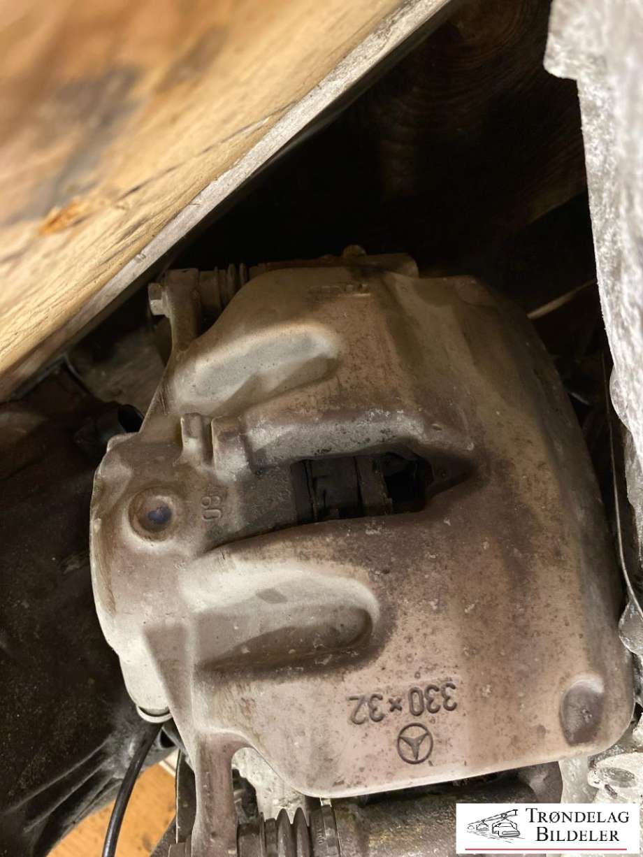 Bremsecaliper venstre foran til Mercedes C-Klasse 2014-2018 (Fase 1) (W205) (W205) (A 205 421 03 81|)