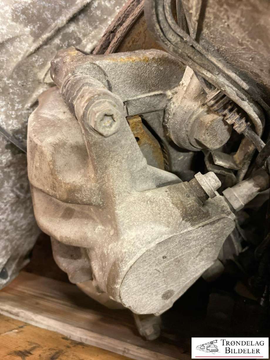 Bremsecaliper venstre foran til Mercedes C-Klasse 2014-2018 (Fase 1) (W205) (W205) (A 205 421 03 81|)