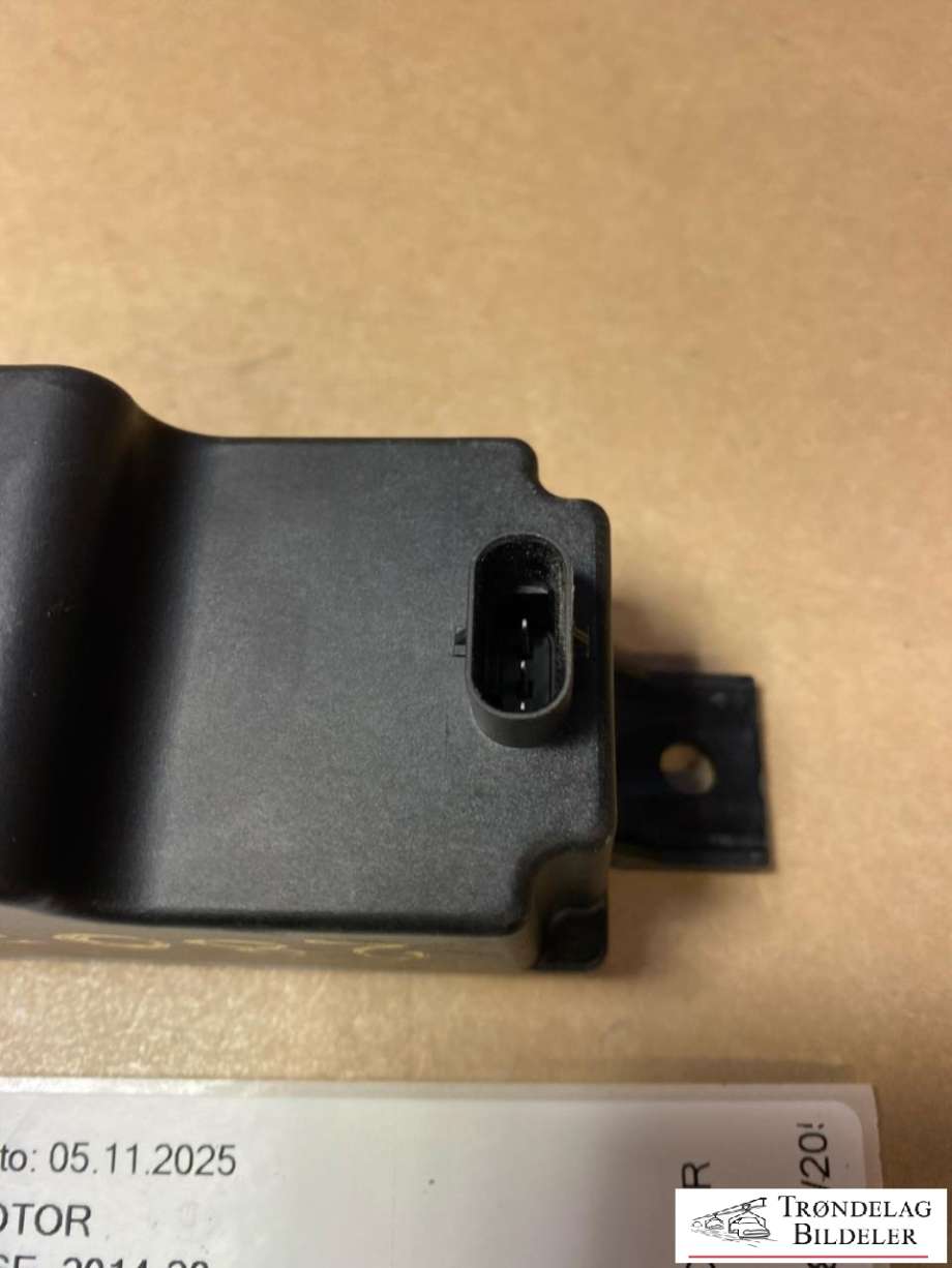 Spenningsregulator til Mercedes C-Klasse 2014-2018 (Fase 1) (W205) (W205) (A 205 440 00 73|A 205 905 28 09|)