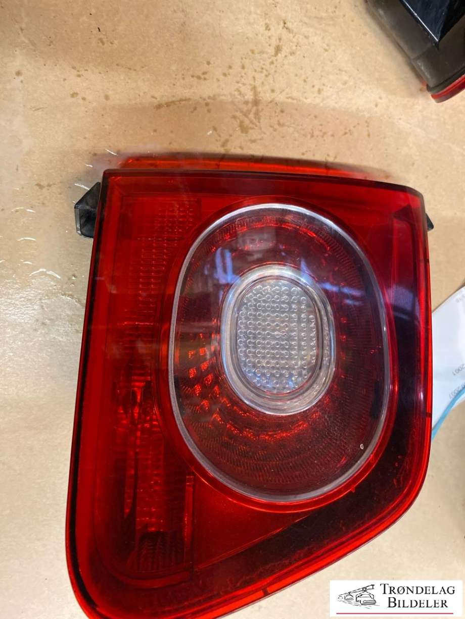 Baklykt venstre indre til VW Tiguan, 2007-2011 (Type I, Fase 1)  (5N0945093B)