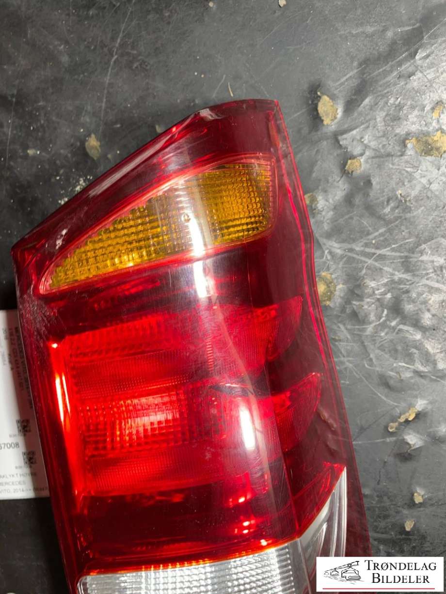 Baklykt høyre til Mercedes Vito 2014-->> (W447) (W447) (A 447 820 12 64|FOR DELTE BAKDØRER|)