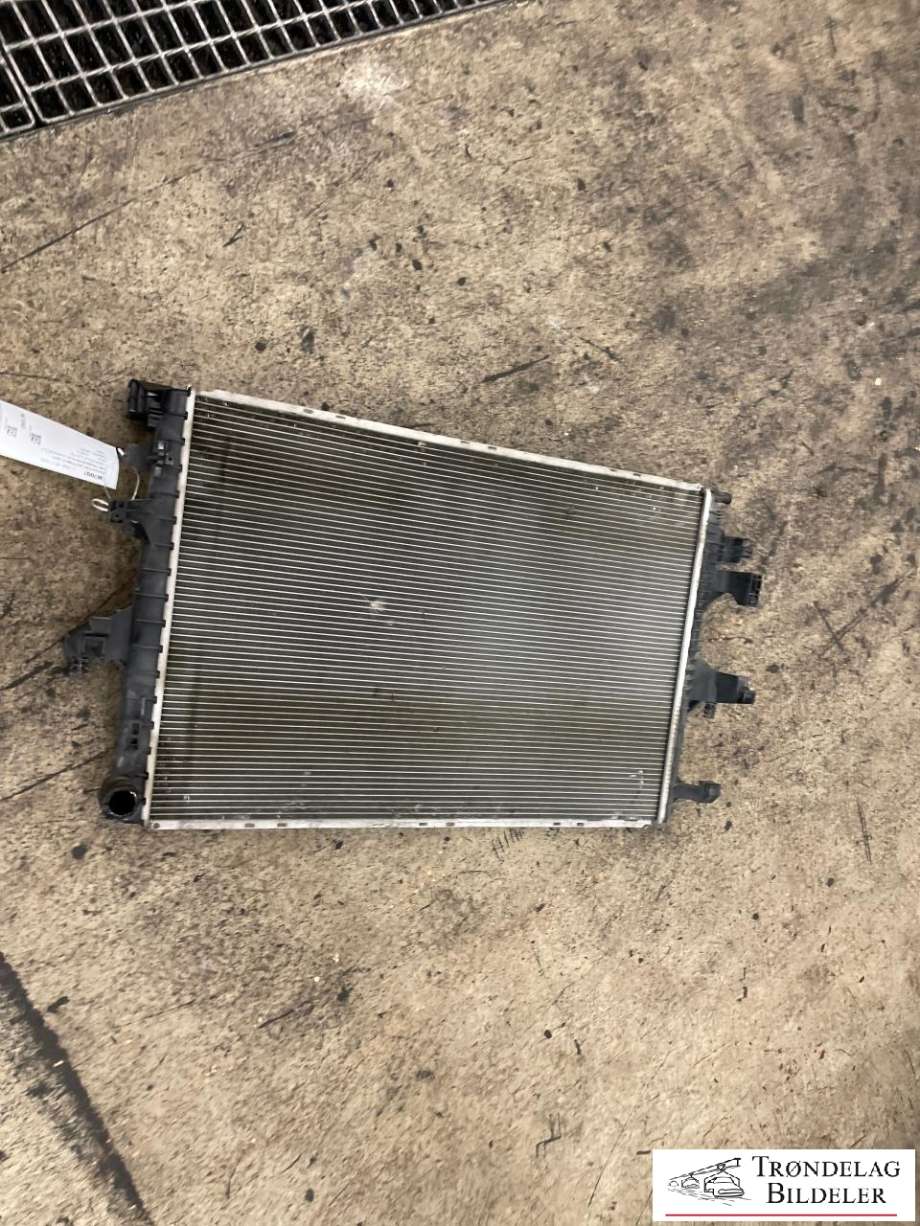 Radiator (automat gir) til VW Transporter / Caravelle 2009-2015 (Fase 2) (T5) (T5) (7E0 121 253 A|)