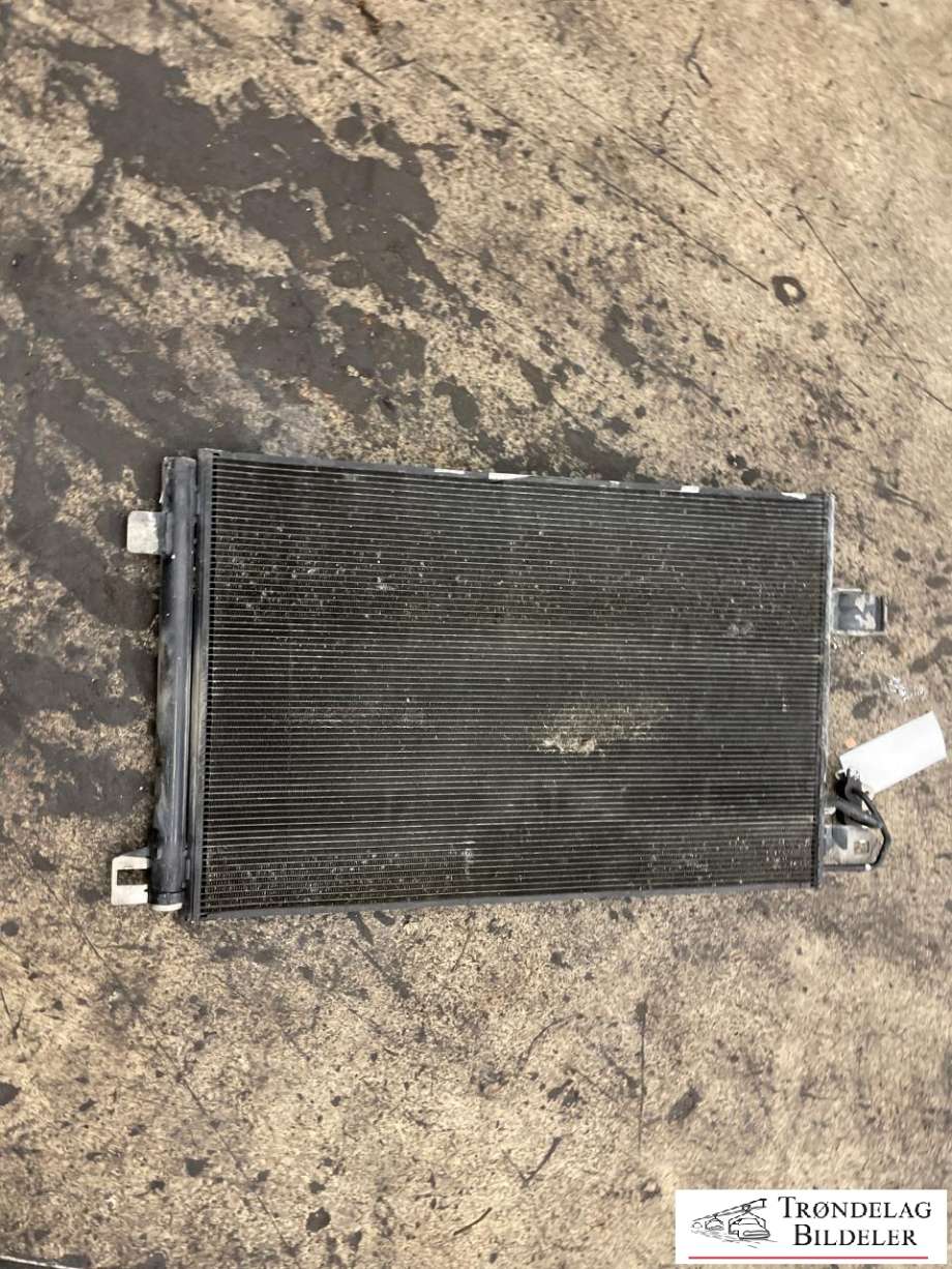 Aircondition radiator til VW Transporter / Caravelle 2009-2015 (Fase 2) (T5) (T5) (7E0 820 411 B|)