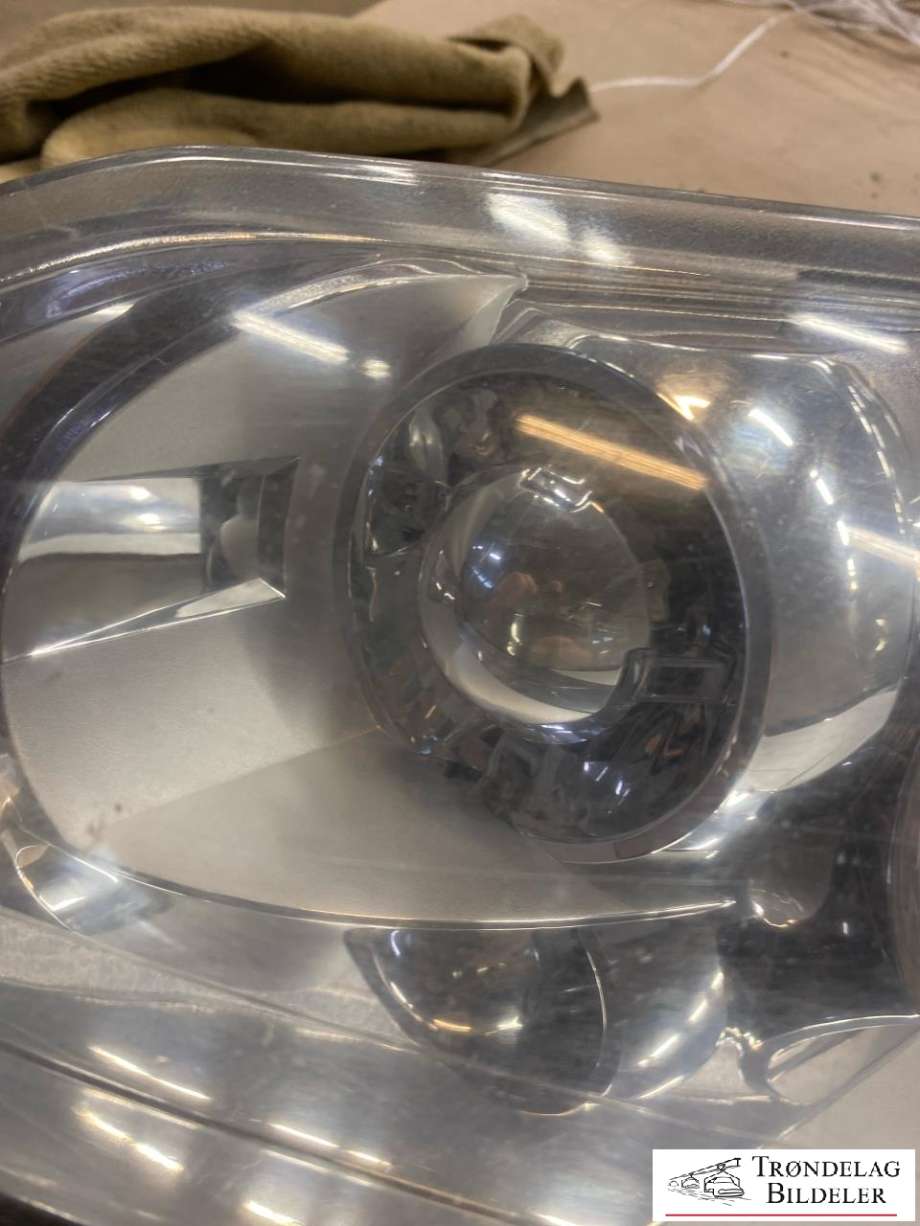 Frontlykt venstre xenon til Citroën C5 2008-2017 (Type II) (9684845880|)