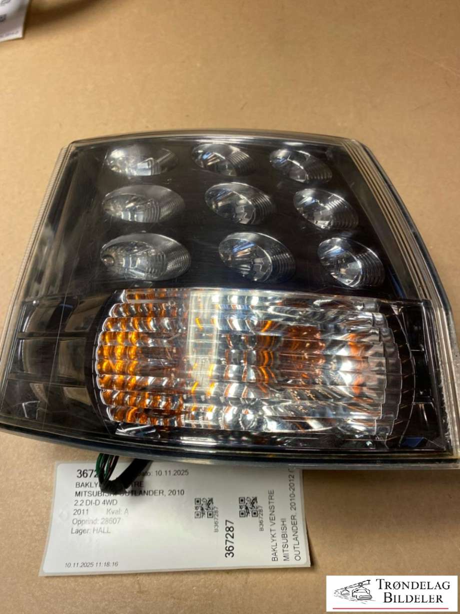 Baklykt venstre til Mitsubishi Outlander 2010-2012 (Type II, Fase 2)  (8330A380|)