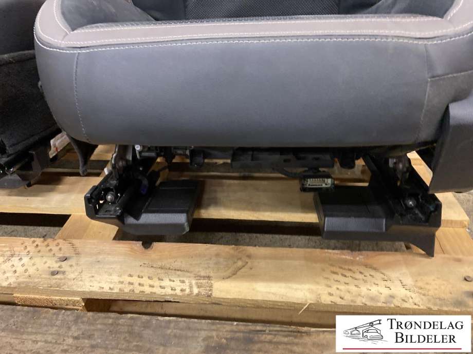 Sete foran venstre til VW Amarok 2022-->> (Type II) (2HJ 881 376 AA|2HJ 881 376 AD|2HJ 881 717 B|2HJ 881 717 B AJM|)