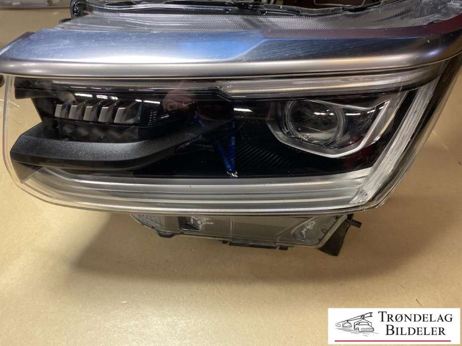 Frontlykt venstre full-LED til VW Amarok 2022-->> (Type II) (2HJ 941 005 R|2HJ 941 005 AF|)