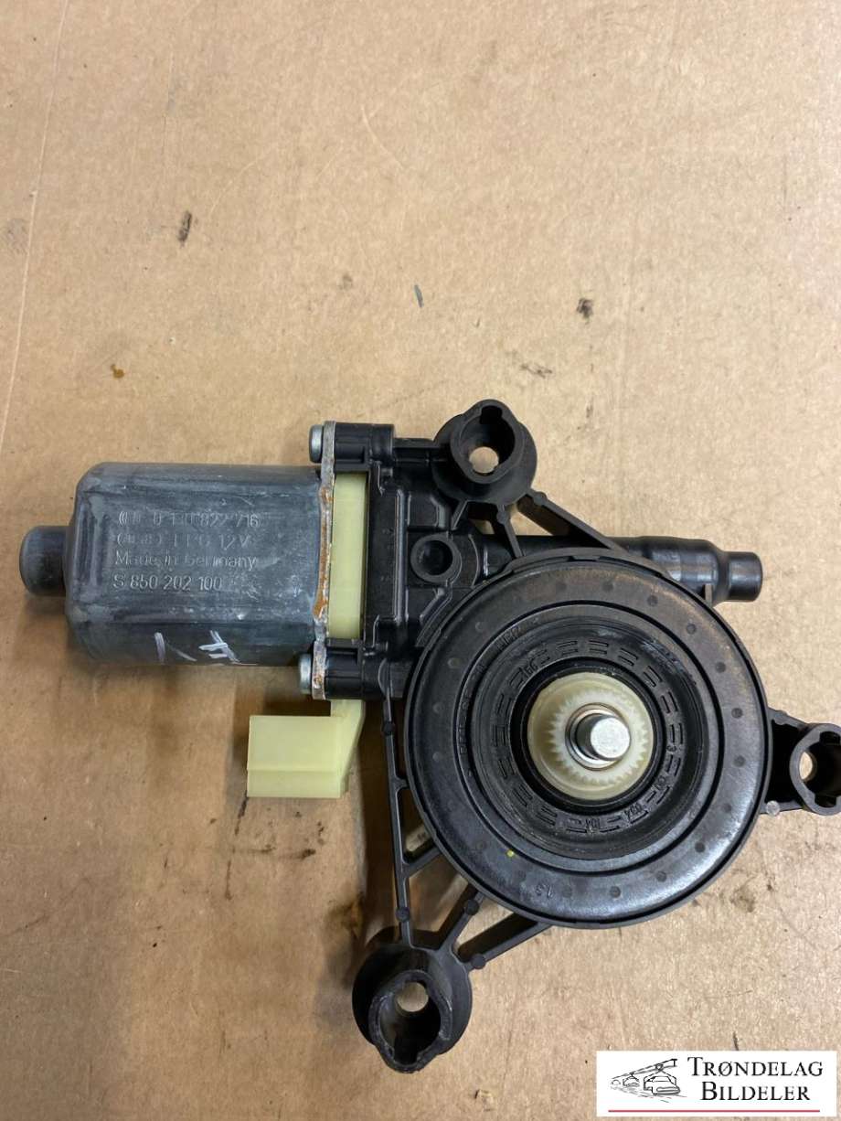Ruteheis, kun motor, venstre foran til VW Golf Sportsvan 2014-2018  (5Q0 959 802 B|)