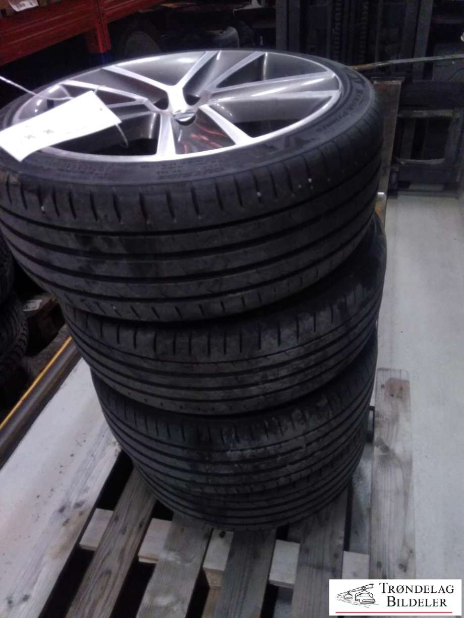 Hjulsett aluminium sommer til VW Polo 2009-2014 (Type V, Fase 1)  (NEXEN|205/40 ZR17| 7|5X17| 5X100| /ET38/CB57|1MM|4|5 - 5 MM MØNSTERDYBDE|PROD ?)