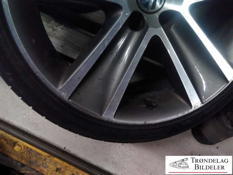 Hjulsett aluminium sommer til VW Polo 2009-2014 (Type V, Fase 1)  (NEXEN|205/40 ZR17| 7|5X17| 5X100| /ET38/CB57|1MM|4|5 - 5 MM MØNSTERDYBDE|PROD ?)