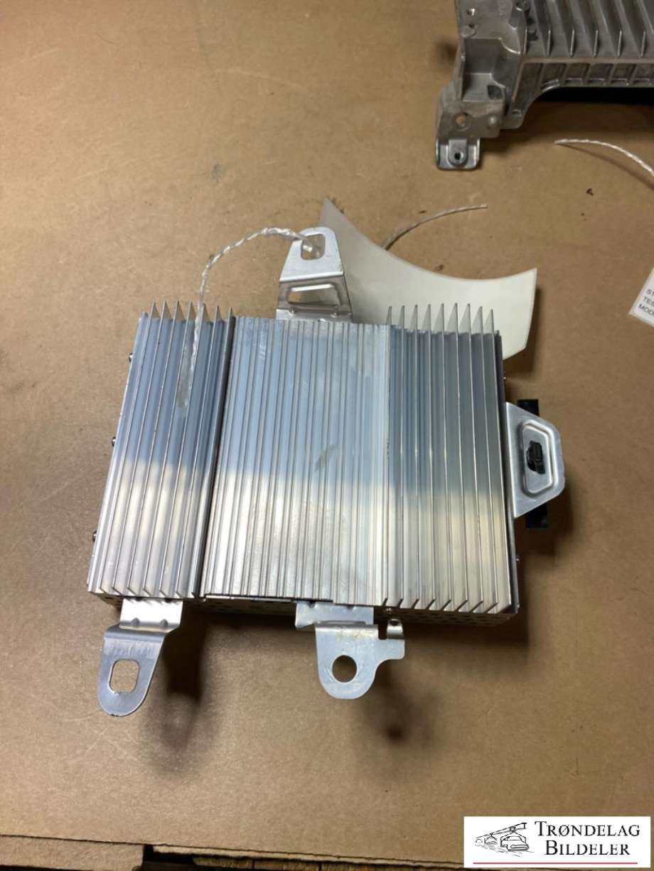 Bilstereo forsterker til Tesla Model Y 2021-2024 (Type I)  (150715201B|)