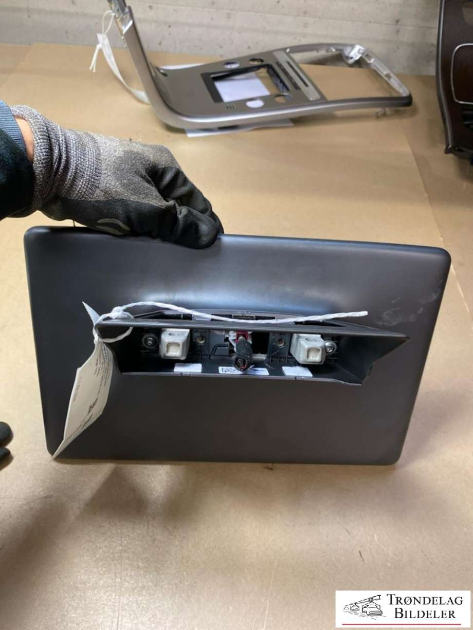 Bilstereo navigasjon skjerm til Tesla Model Y 2021-2024 (Type I)  (165932800A|)