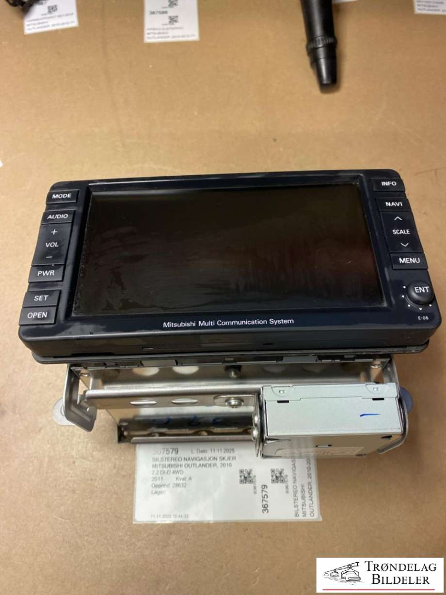 Bilstereo navigasjon skjerm til Mitsubishi Outlander, 2010-2012 (Type II, Fase 2)  (8750A239)