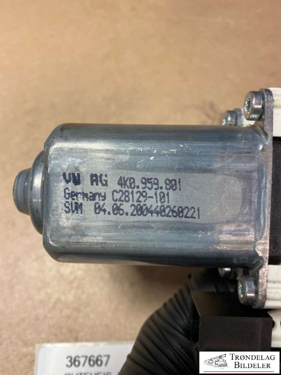 Ruteheis, kun motor, venstre foran til Mercedes ML 1997-2005 (W163) (W163) (4K0959901|A 163 820 27 42|)