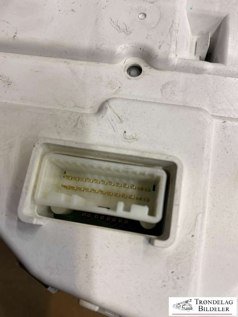 Instrumentpanel til Mitsubishi Outlander 2010-2012 (Type II, Fase 2) (8100B622|)