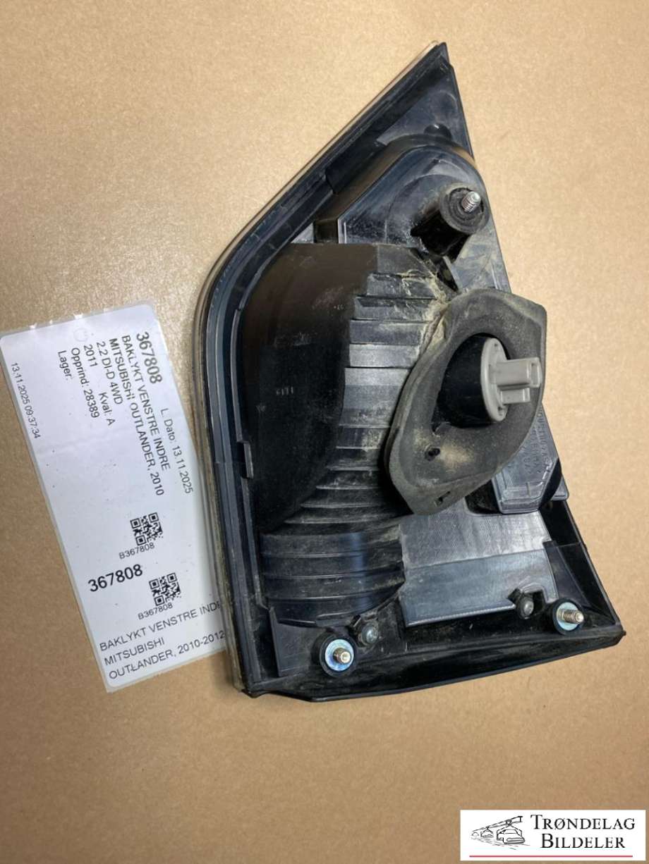 Baklykt venstre indre til Mitsubishi Outlander 2010-2012 (Type II, Fase 2)  (8331A005|)