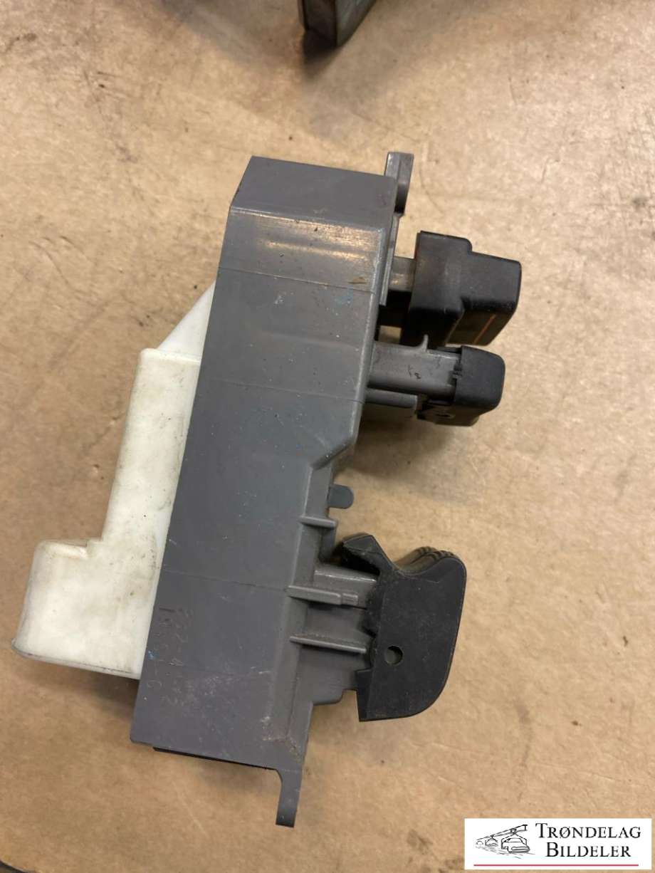 Bryter ruteheis førerdørspanel til Toyota Yaris 2006-2009 (Type II, Fase 1)  (84820-0D100|848200D100|)