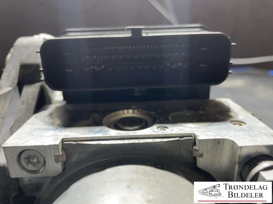 ABS sentral til VW Golf Sportsvan 2014-2018  (3Q0 614 517 AB|3Q0 614 517 L|3Q0 614 517 N|3Q0 614 517 R|3Q0 614 517 G|3Q0 907 379 AB|3Q0 907 379 L|3Q0 907 379 N|3Q0 907 379 R|3Q0 907 379 G|)